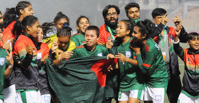 সাফ অনূর্ধ্ব-১৯ নারী ফুটবল: শক্তিশালী ভারতকে হারিয়ে চ্যাম্পিয়ন বাংলাদেশ