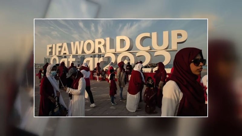 কাতারে ফুটবল বিশ্বকাপ খেলা দেখতে এসে হিজাব প্রেমে পড়েছেন পশ্চিমা নারীরা